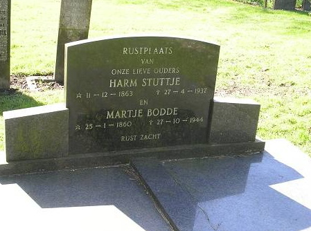 Harm (Lukas) Stuttje, geboren 11 december 1863, overleden 27 april 1937, echtgenoot van Martje Bodde, geboren 25 januari 1860, overleden 27 oktober 1944.